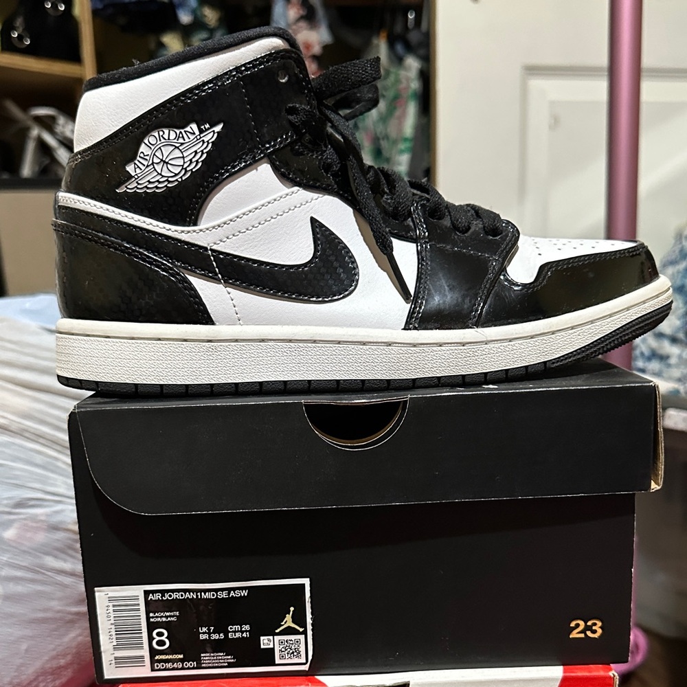 Air Jordan 1 Mid SE Black Sneakers